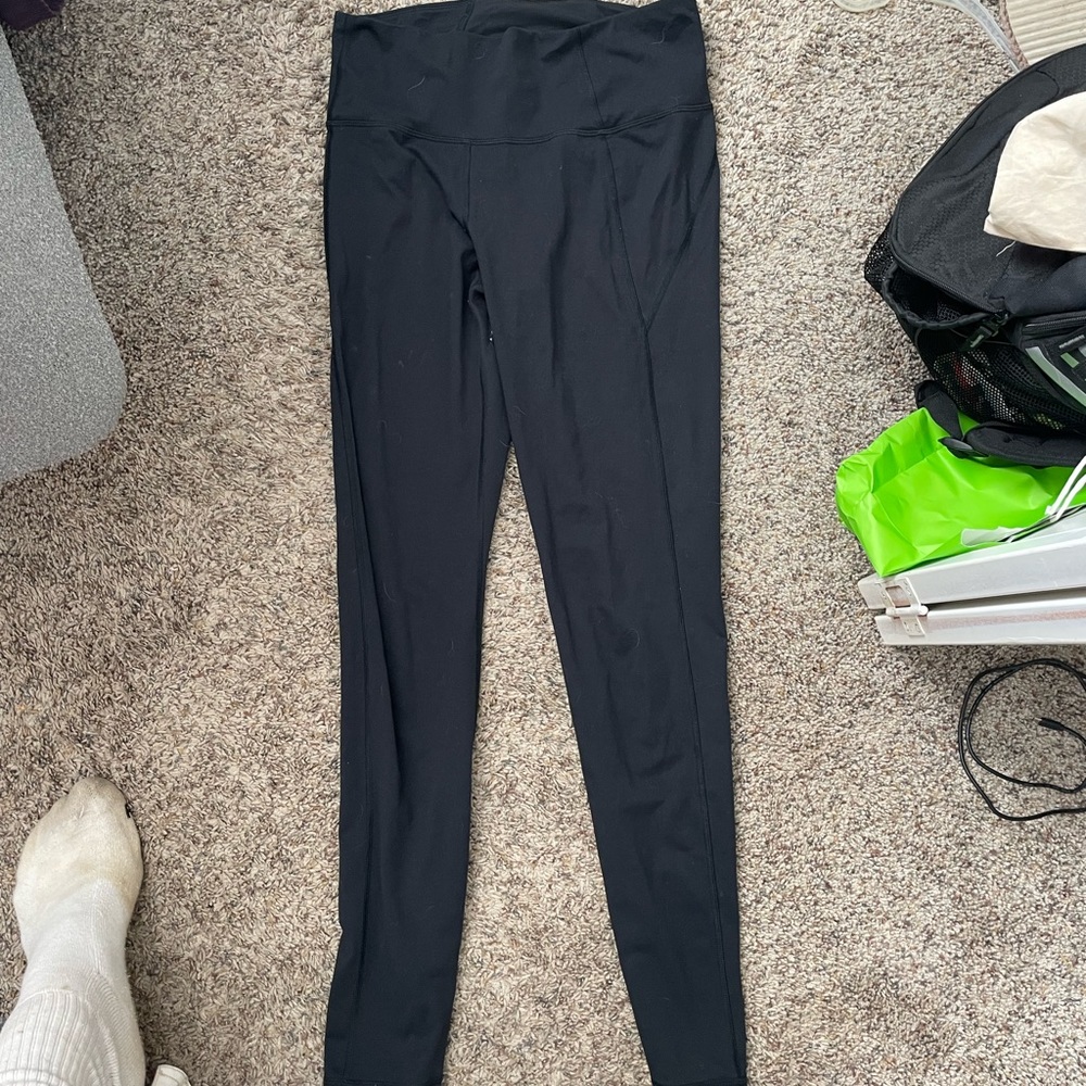 medium underaurmor leggings with back pocket